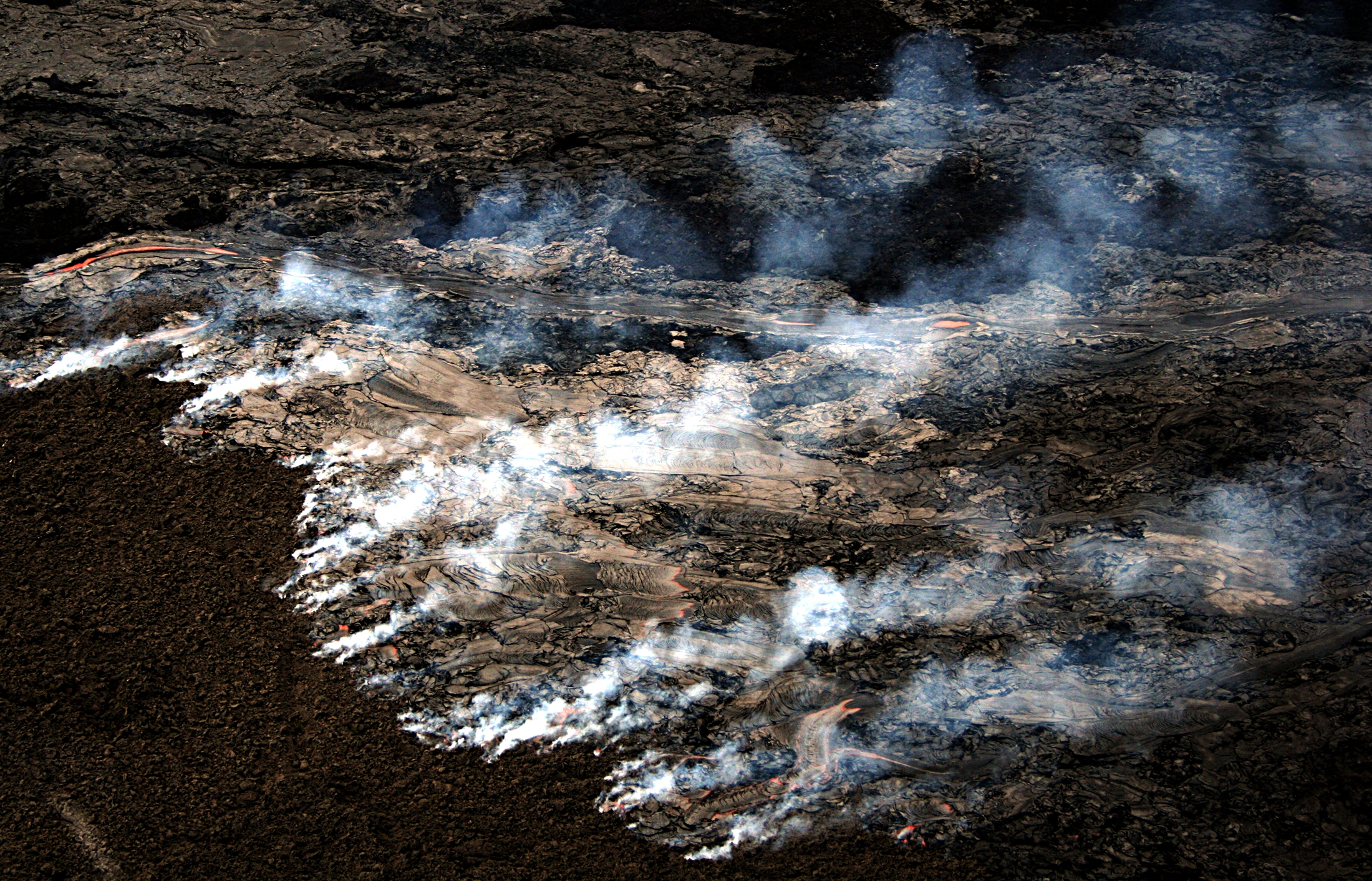 Brocken Inaglory, Lava wildfire at hawaii, CC BY-SA 3.0