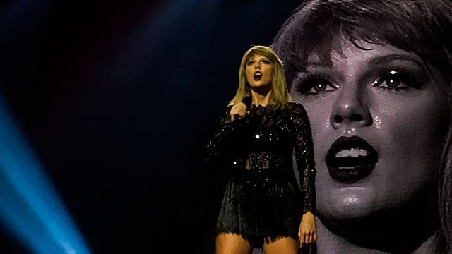 Taylor Swift, Photo by makaiyla willis, Taylor Swift NOW Super Saturday Night IMG 0791 edited (32776592350), CC BY 2.0