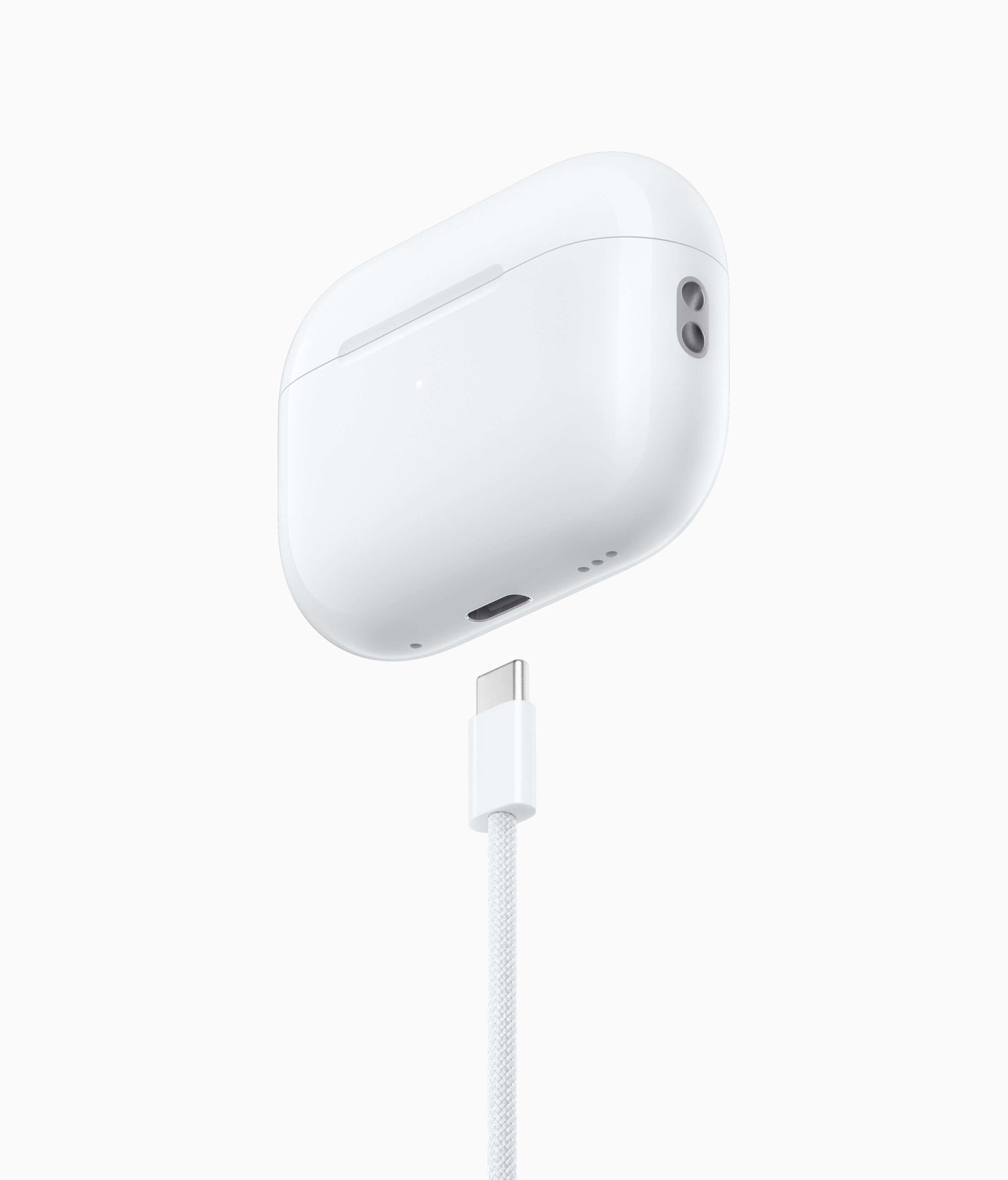 Apple-AirPods-Pro-2nd-gen-USB-C-connection-230912