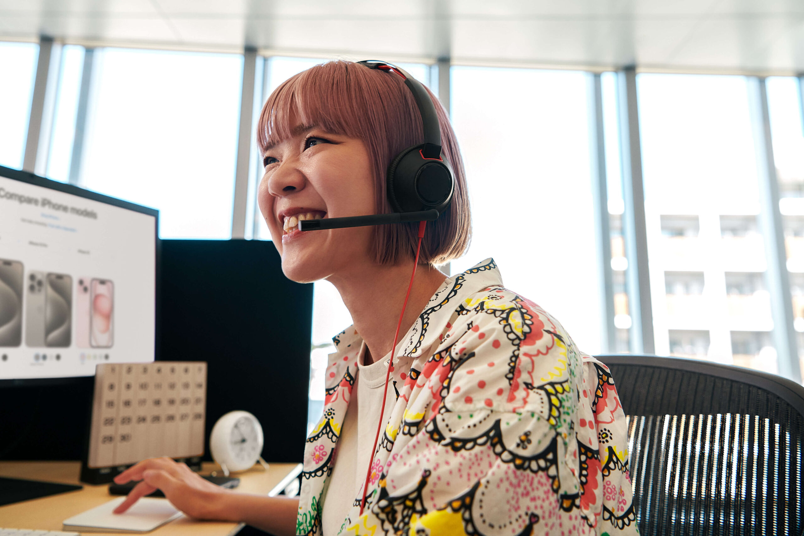 Beyond Annoyance: Why ‘Noisy Chewing’ is Triggering a Workplace Crisis in the UAE