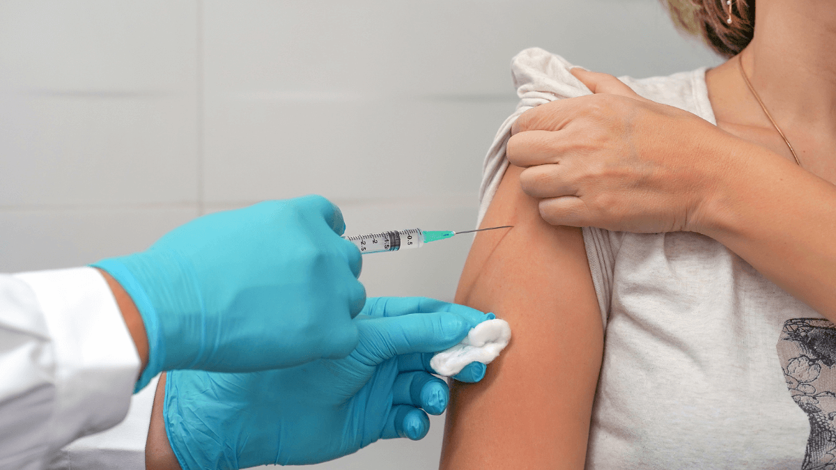 UAE Hospitals Experience Surge in Flu Vaccine Demand as Airlines Enforce New MoHAP Rule